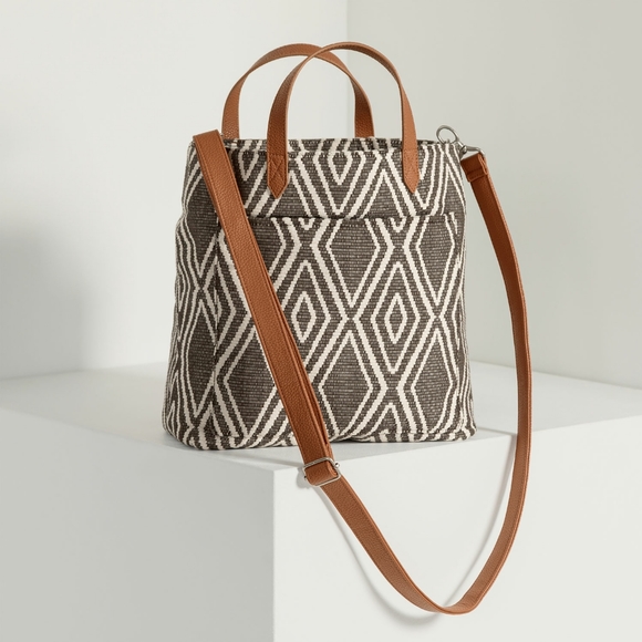 thirty-one Handbags - Thirty-One Window Shopper Geo Weave